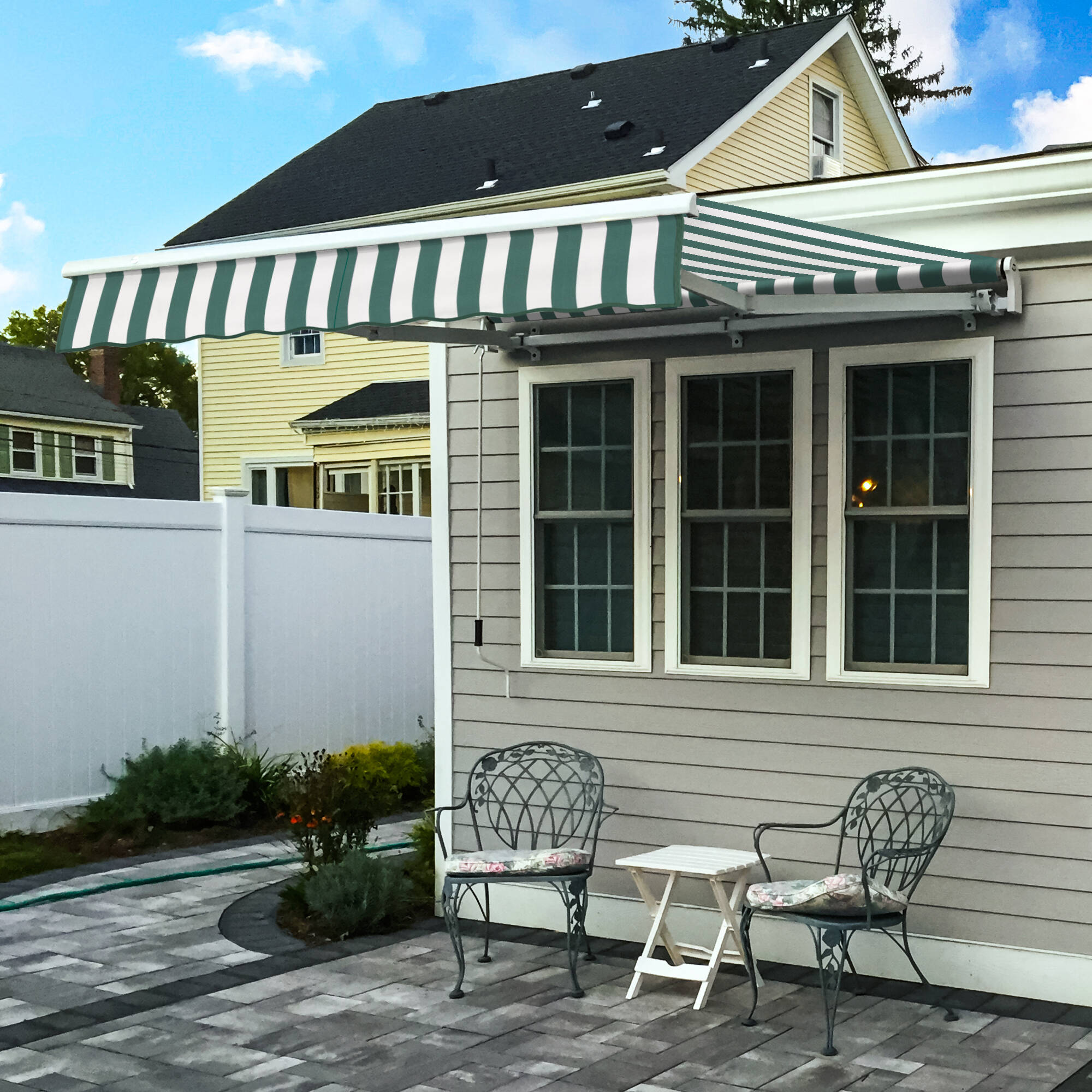 Maui® Manual Awning - Awntech Corporation